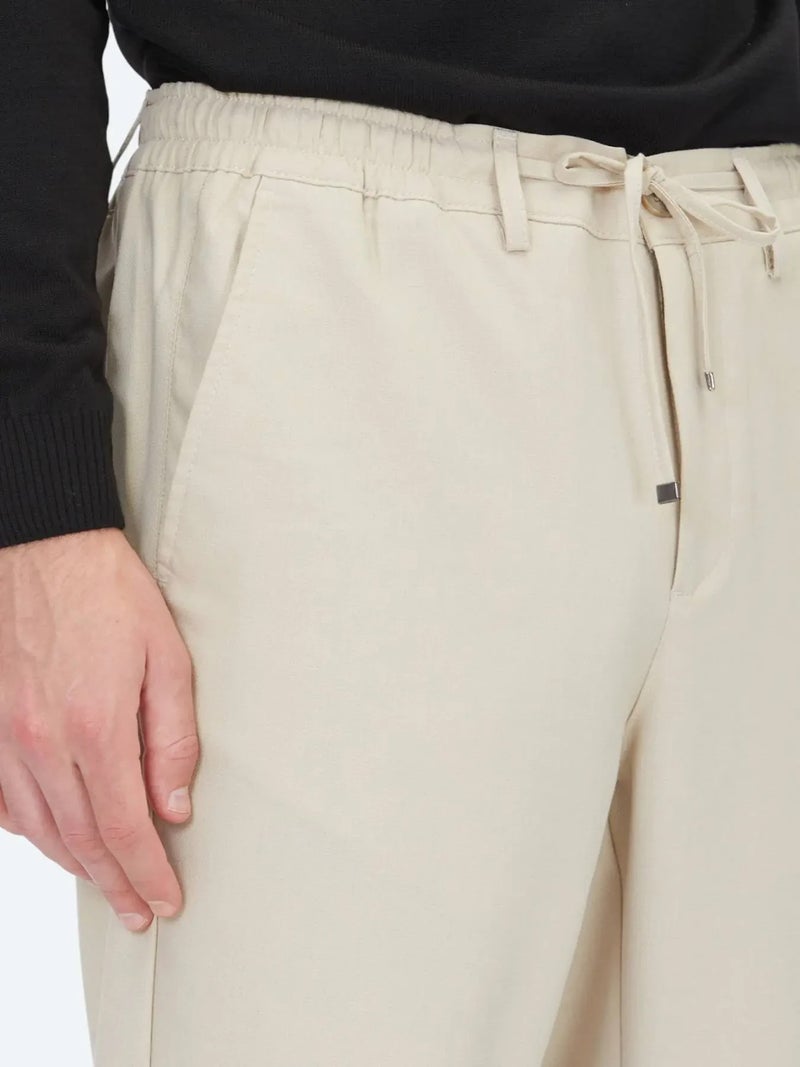 كيب بنطال رياضي كاجوال بقصة مريحة من قماش بيج داكن منسوج - Image 5